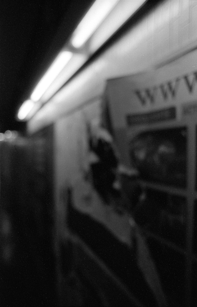 Photo: WWW dans le metro