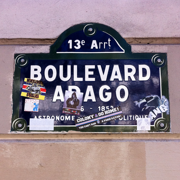 Signe: Rue Arago, Paris