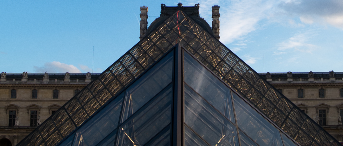 Photo: Pyramide du Louvre